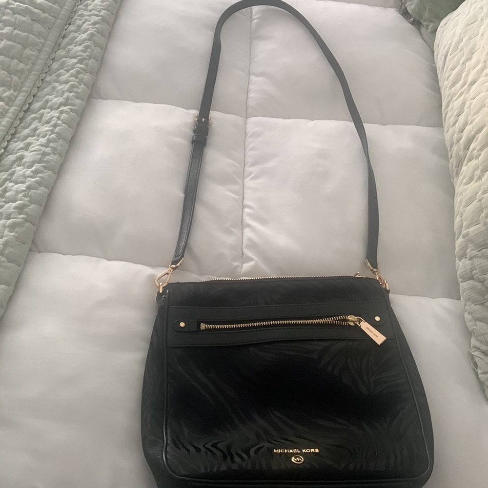 EUC Authentic Michael Kors crossbody purse - Picture 9 of 10